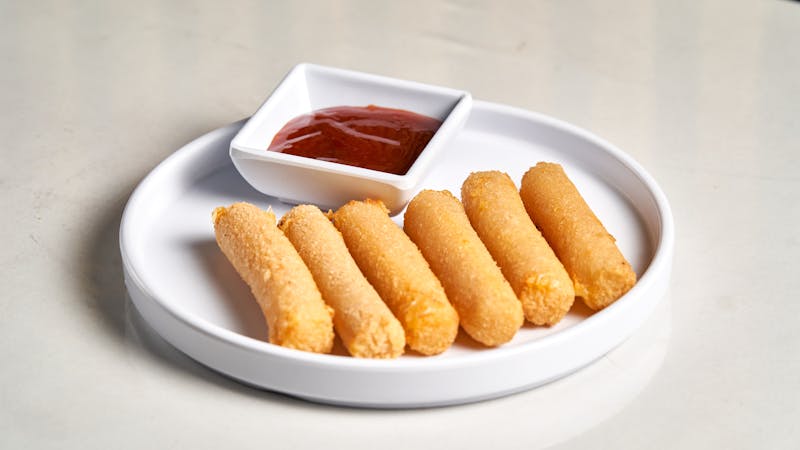 Garlic bread sticks with marinara dipping sauce